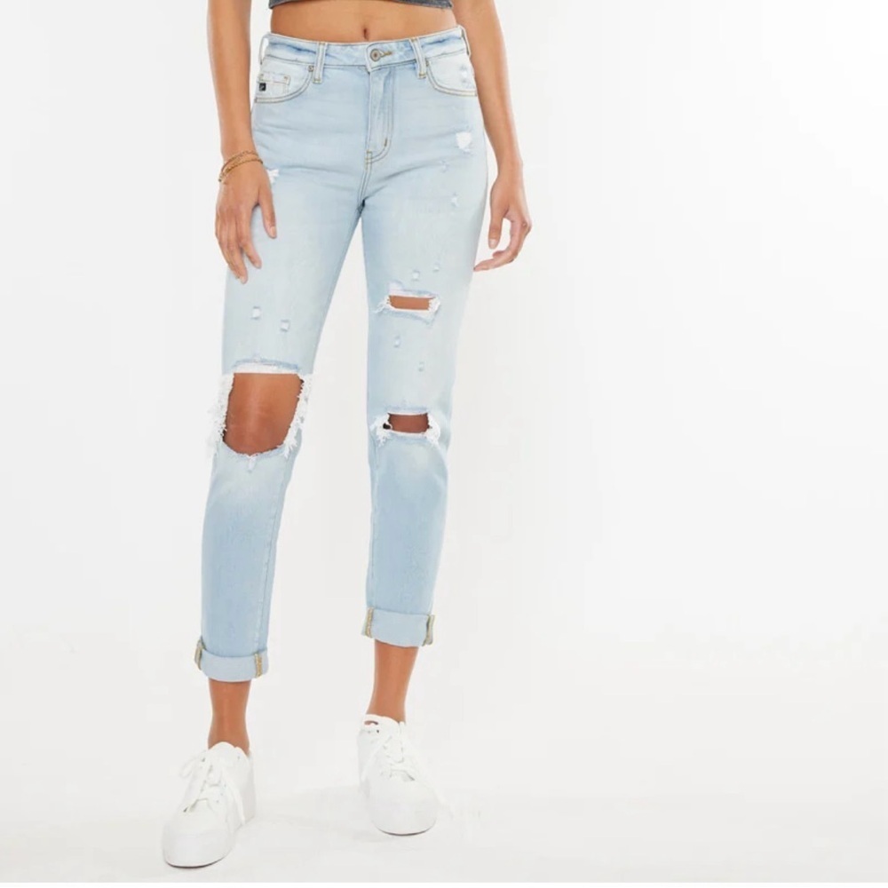 KanCan Greer Ultra High Rise Mom Jeans Women’s Size 11/29 Blue Light Wash Denim